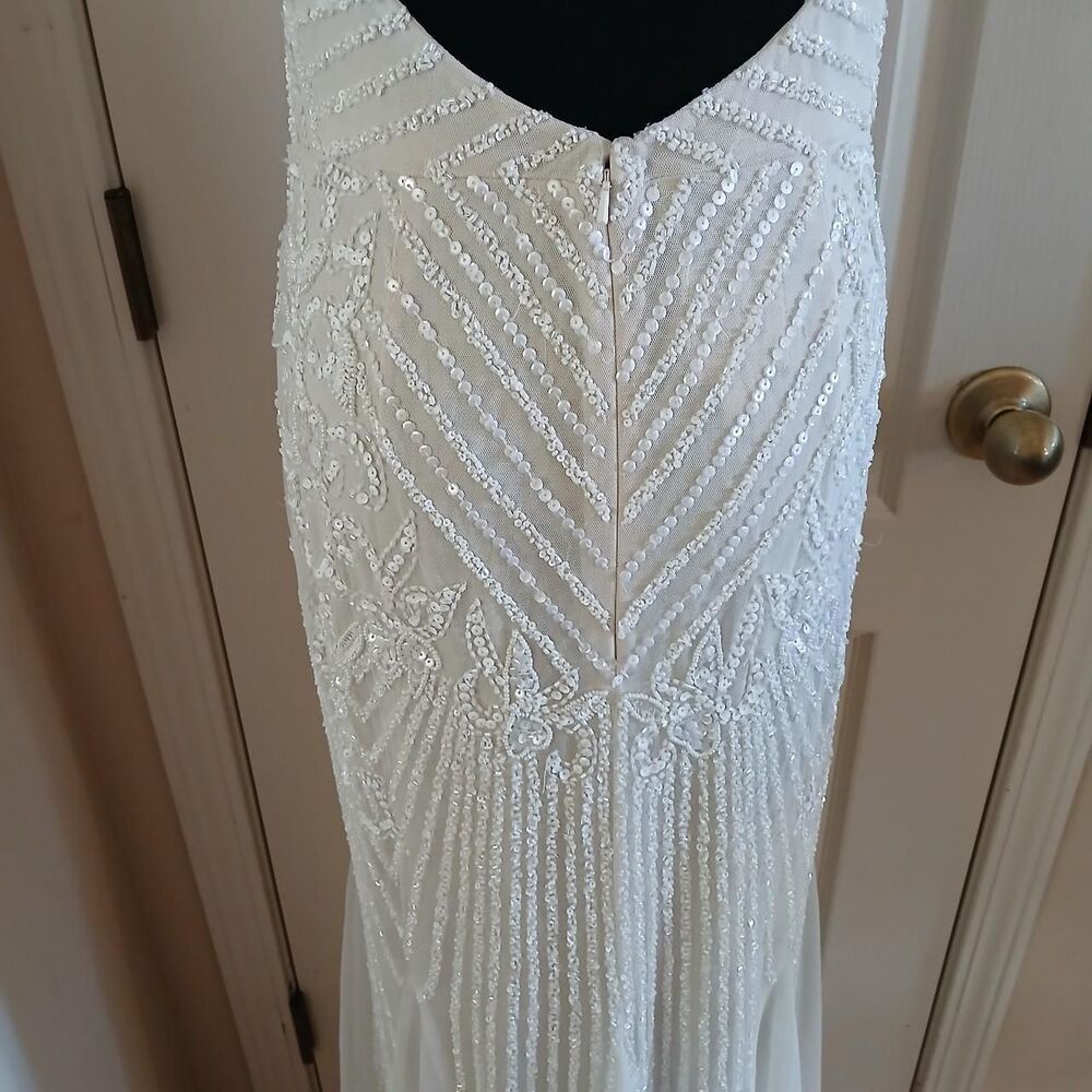 Romantic Beaded Sheath V-Neck Mermaid Maxi Wedding Dress Godets Ivory/Oyster 4 - Picture 6 of 8